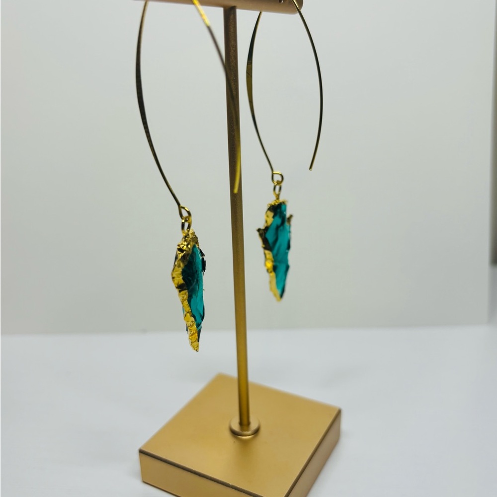 NWOT Handmade Elegant Gold and Teal Arrowhead Earrings - Picture 2 of 3
